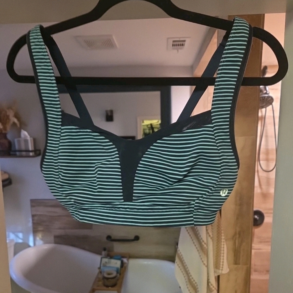 Lululemon Size 4 Sports Bra